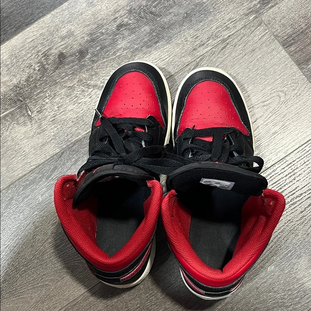 Jordan Kids Black and Red Mid-Top Sneakers GS size 6y (women’s 7)